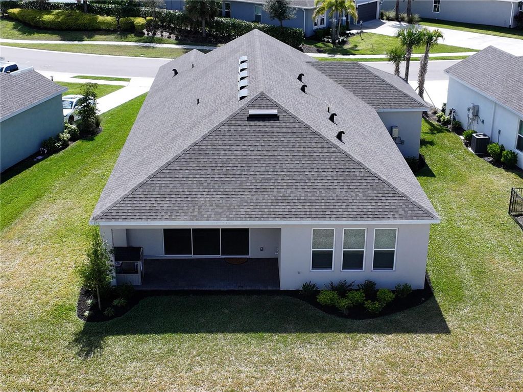 Image 45 of property listing at 16520 STAR GRASS CIRCLE, Bradenton, FL 34211