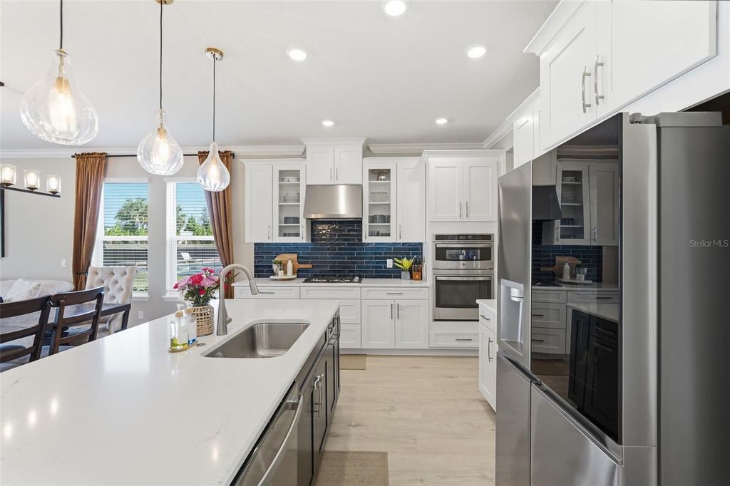 Image 6 of property listing at 16520 STAR GRASS CIRCLE, Bradenton, FL 34211