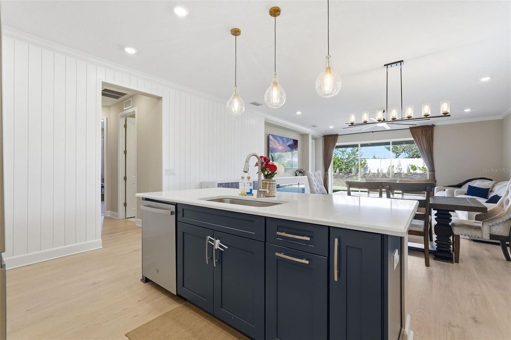 Image 8 of property listing at 16520 STAR GRASS CIRCLE, Bradenton, FL 34211