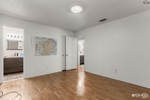 515 N TEXAS STREET, Electra, TX 76360