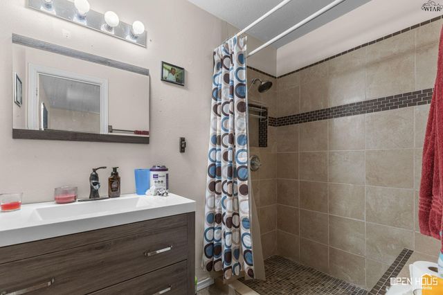 515 N TEXAS STREET, Electra, TX 76360