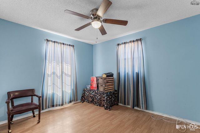 515 N TEXAS STREET, Electra, TX 76360