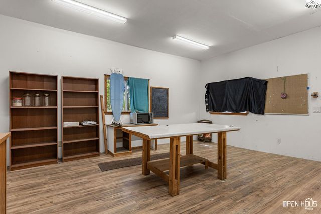 515 N TEXAS STREET, Electra, TX 76360