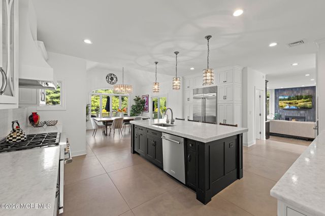2 Victorian Hill, Manalapan, NJ 07726