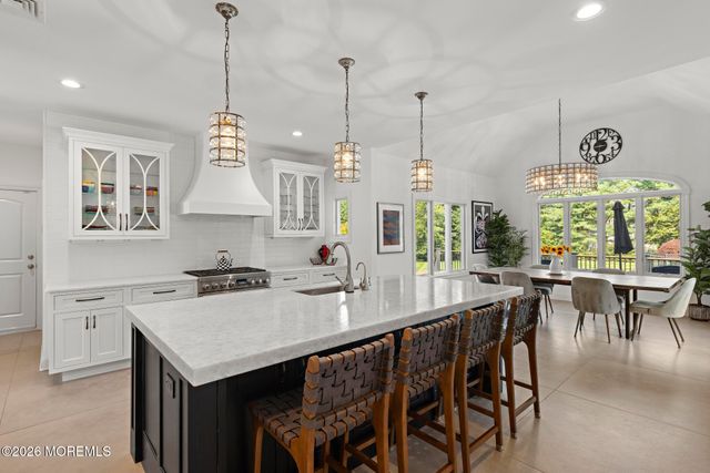 2 Victorian Hill, Manalapan, NJ 07726