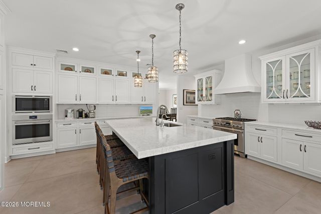 2 Victorian Hill, Manalapan, NJ 07726