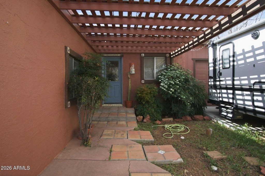 9840 S 8TH Street, Mayer, AZ 86333