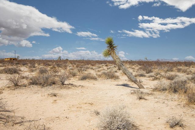 210 Kuna Avenue, Landers, CA 92285