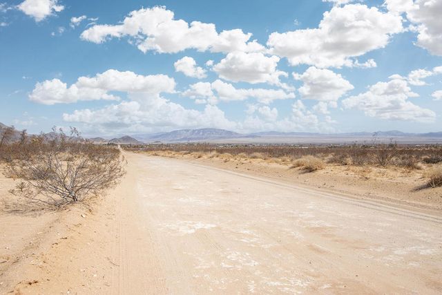 210 Kuna Avenue, Landers, CA 92285