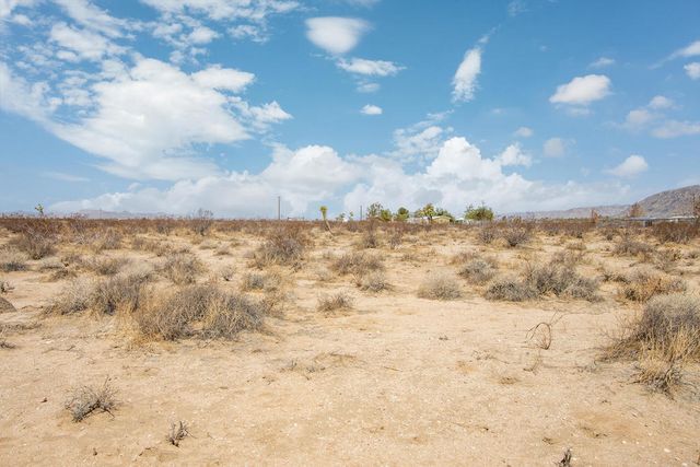 210 Kuna Avenue, Landers, CA 92285