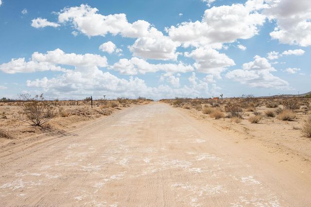 210 Kuna Avenue, Landers, CA 92285