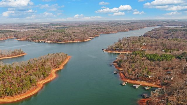 242 Pristine Cove, Hartwell, GA 30643