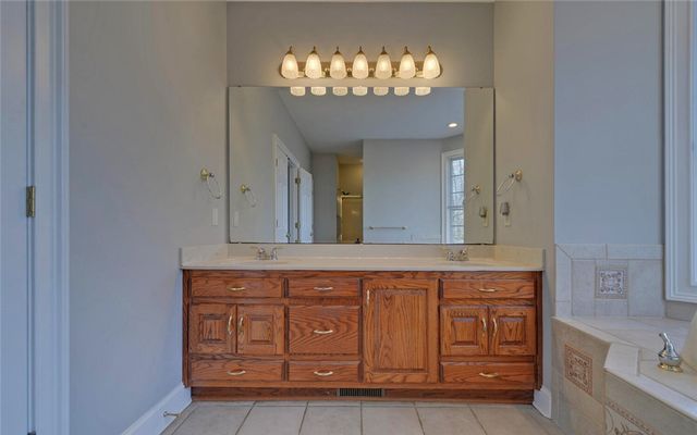 242 Pristine Cove, Hartwell, GA 30643