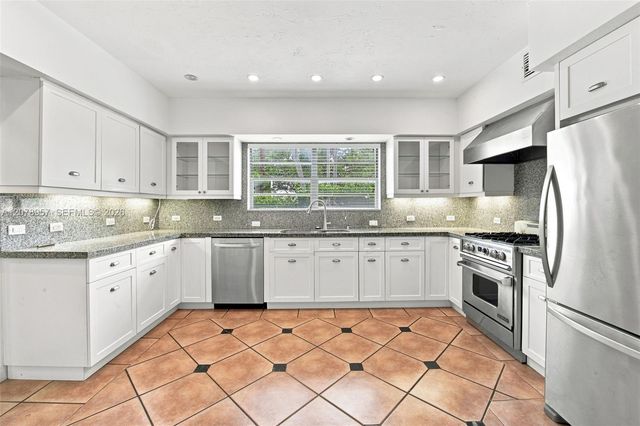 5680 Pine Tree Drive, Miami Beach, FL 33140