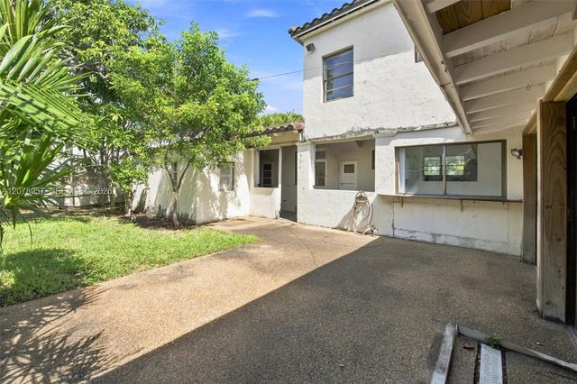 5680 Pine Tree Drive, Miami Beach, FL 33140