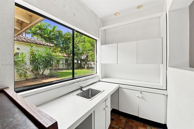 5680 Pine Tree Drive, Miami Beach, FL 33140