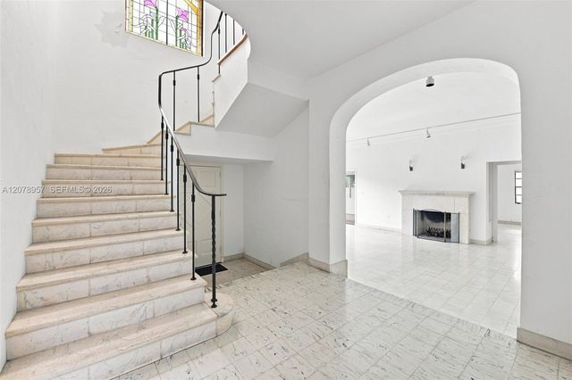 5680 Pine Tree Drive, Miami Beach, FL 33140