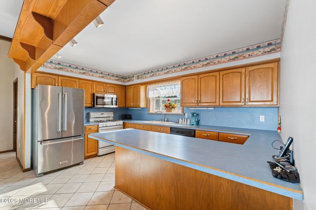 410 Jersey City Court, Lanoka Harbor, NJ 08734