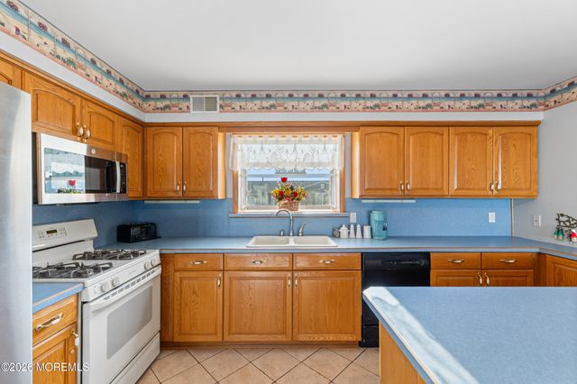 410 Jersey City Court, Lanoka Harbor, NJ 08734