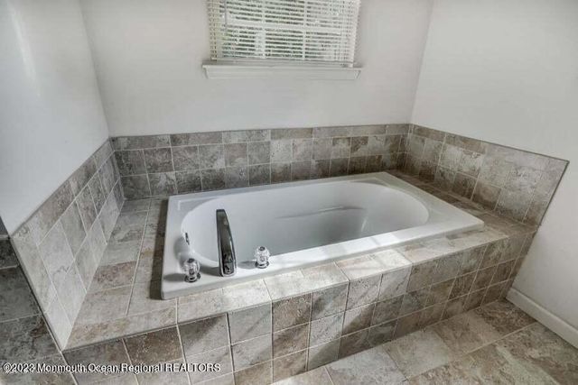 2557 Huckleberry Road, Manchester, NJ 08759