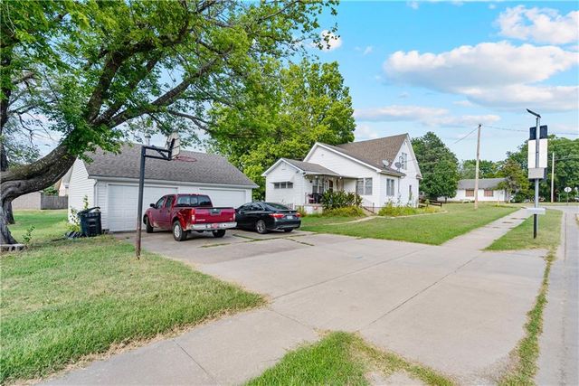2201 N 10th Street, Independence, KS 67301
