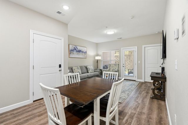 3003 North Vineyards Terrace 2, Branson, MO 65616