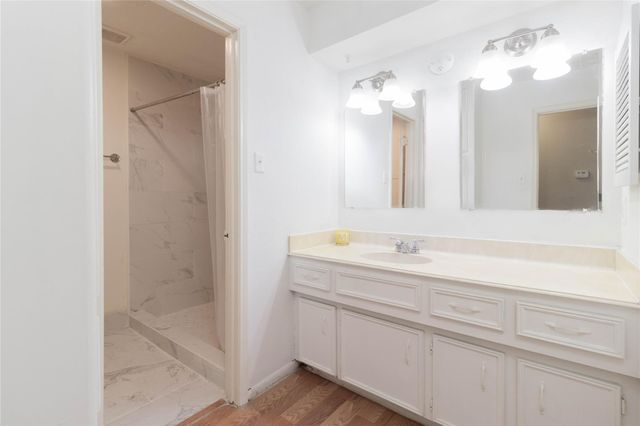 9211 Benning Drive, Houston, TX 77031