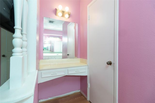 9211 Benning Drive, Houston, TX 77031