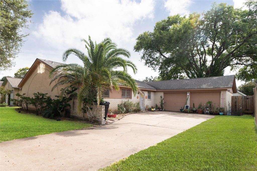 9211 Benning Drive, Houston, TX 77031