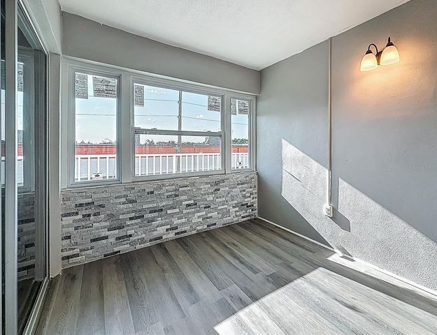 6100 12TH STREET S 313, St Petersburg, FL 33707