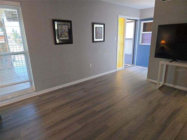 6100 12TH STREET S 313, St Petersburg, FL 33707