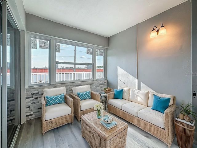 6100 12TH STREET S 313, St Petersburg, FL 33707