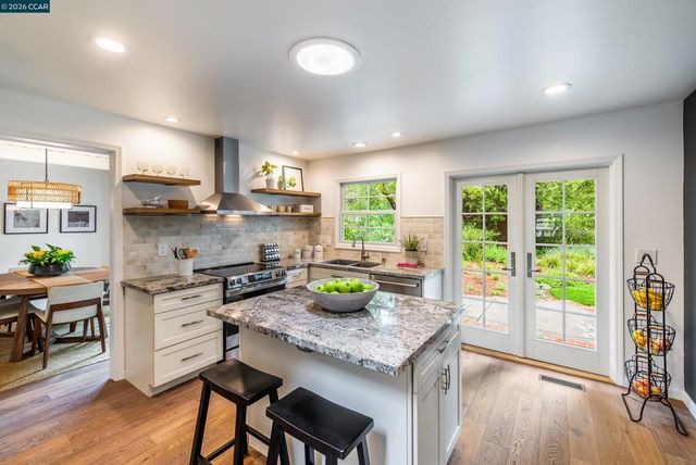 860 Paradise Ct, Lafayette, CA 94549