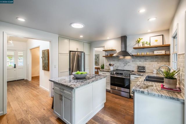 860 Paradise Ct, Lafayette, CA 94549