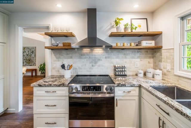 860 Paradise Ct, Lafayette, CA 94549