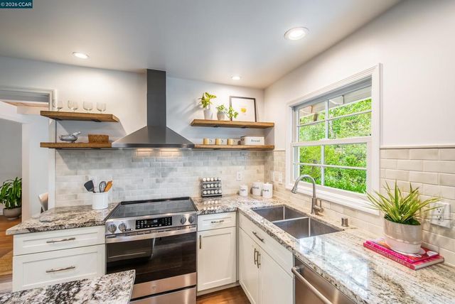 860 Paradise Ct, Lafayette, CA 94549