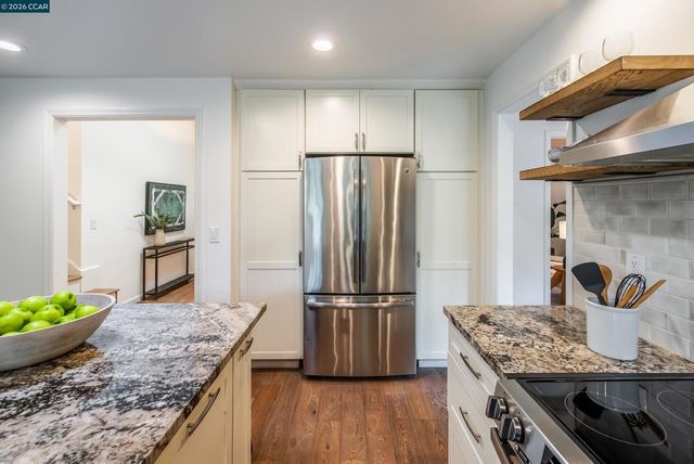 860 Paradise Ct, Lafayette, CA 94549