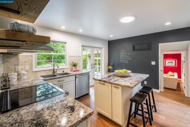 860 Paradise Ct, Lafayette, CA 94549