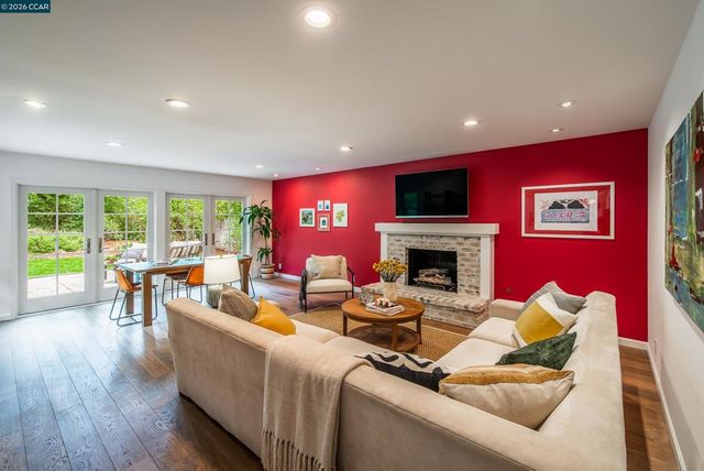 860 Paradise Ct, Lafayette, CA 94549