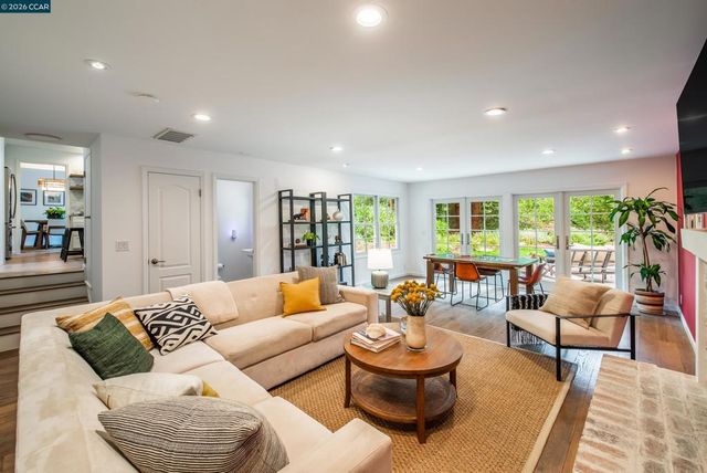 860 Paradise Ct, Lafayette, CA 94549