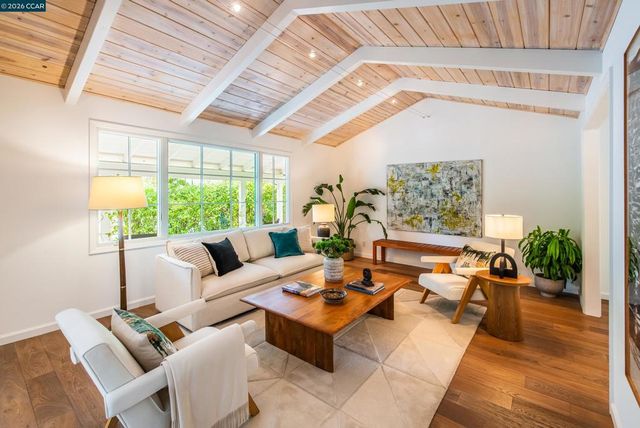 860 Paradise Ct, Lafayette, CA 94549