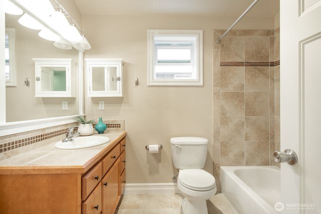 937 N 97th Street #A, Seattle, WA 98103