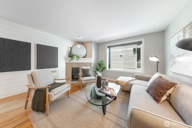 937 N 97th Street #A, Seattle, WA 98103