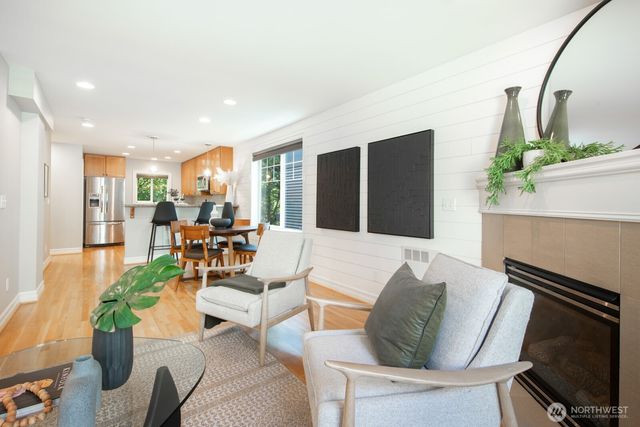 937 N 97th Street #A, Seattle, WA 98103