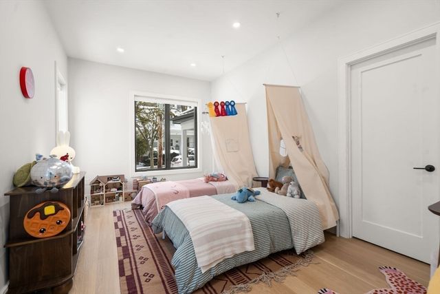 116 Thorndike St 1, Brookline, MA 02446