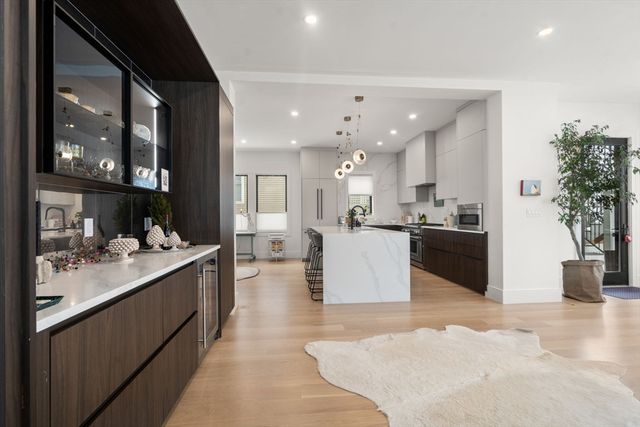 116 Thorndike St 1, Brookline, MA 02446