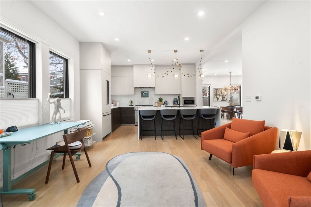 116 Thorndike St 1, Brookline, MA 02446