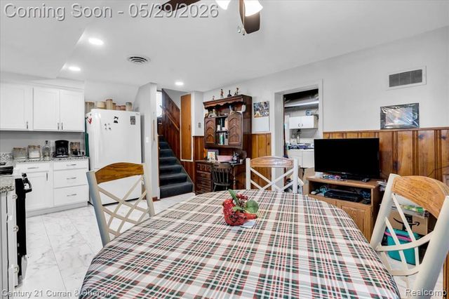 15110 Hanfor Avenue, Allen Park, MI 48101