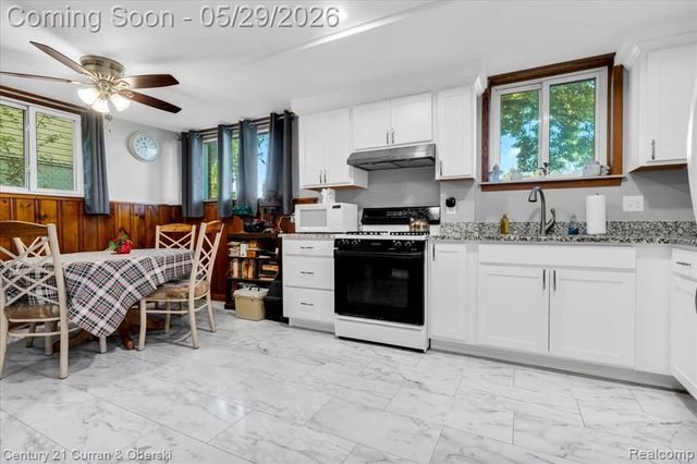 15110 Hanfor Avenue, Allen Park, MI 48101
