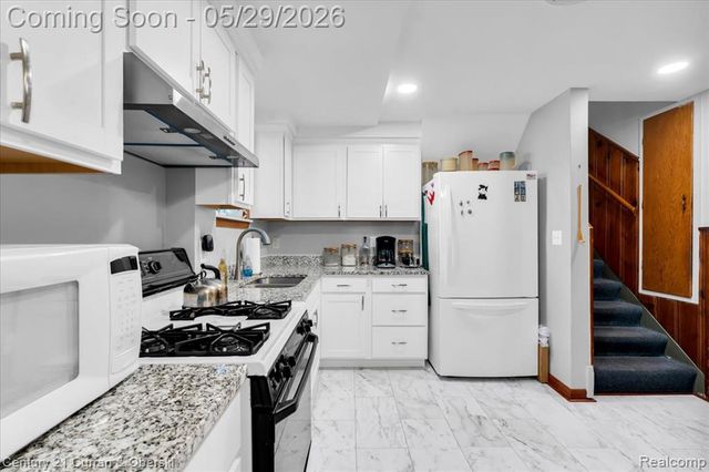 15110 Hanfor Avenue, Allen Park, MI 48101